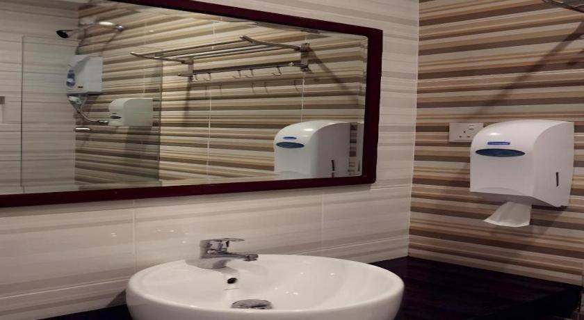 Hotel Kristal Сери Искандар Екстериор снимка