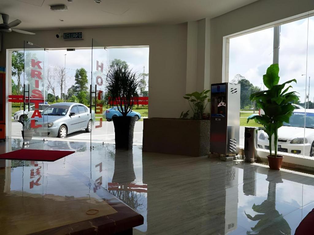 Hotel Kristal Сери Искандар Екстериор снимка